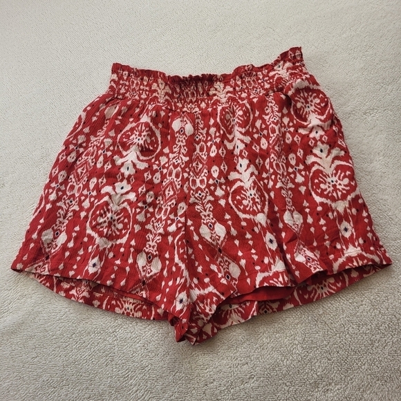 Knox Rose Pants - Knox Rose Red Flowy Boho Pull-On Lined Shorts Smoked Waist Women's Size Med